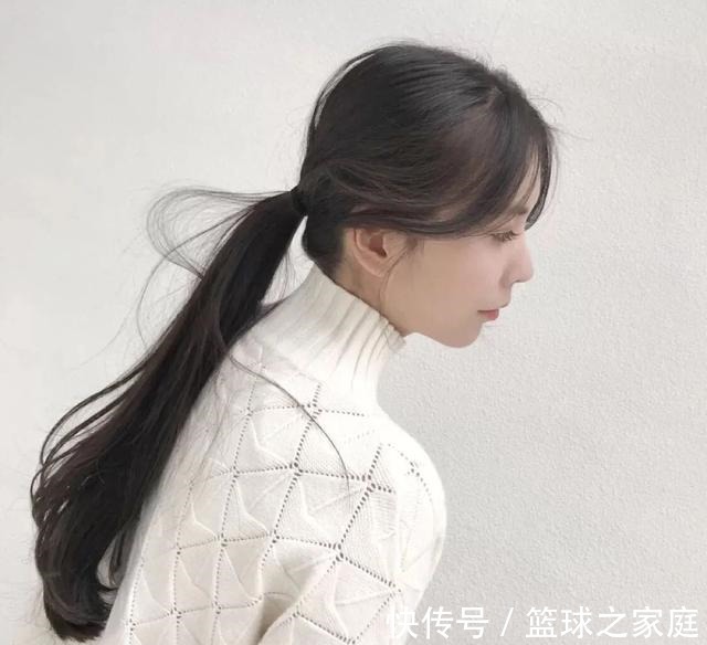 头发 别再披头散发了!这3个发型小技巧显嫩又高级!