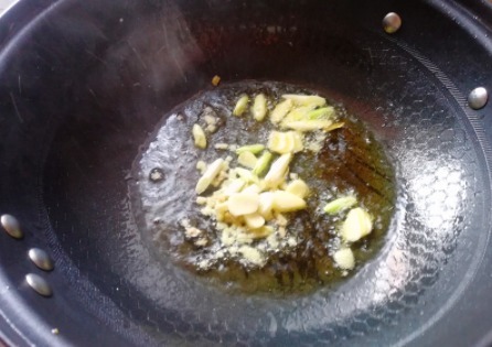 土豆和它是完美搭配,增香又增味,常做给小孩吃