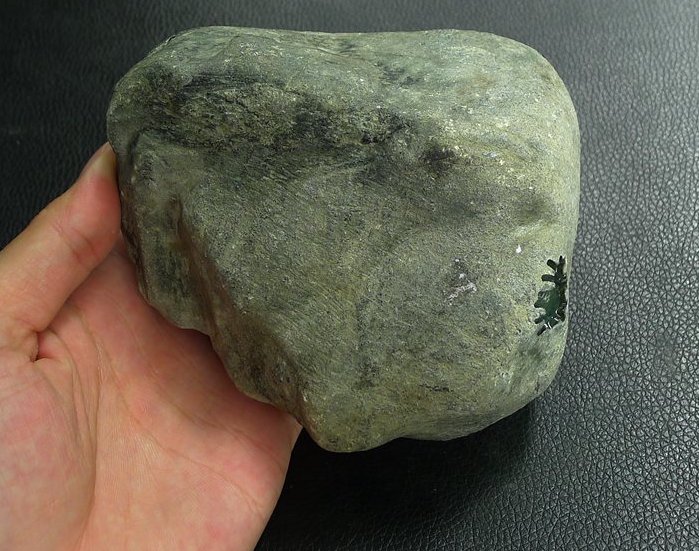 莫西沙水泥皮赌石特点