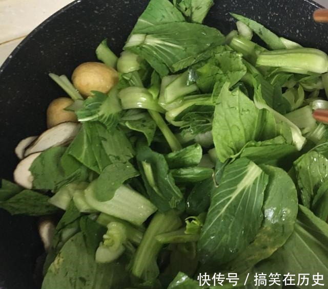 香菇油面筋炒青菜,家常素菜,咸香入味!