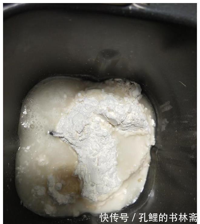 披萨饼|一家四口的早餐，吃披萨最过瘾，有肉有菜还有饼，老公孩子抢着吃