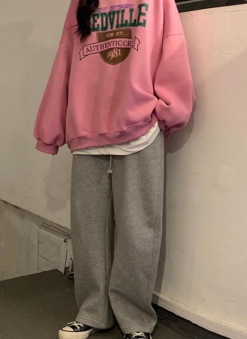 下装的选择|春天卫衣别搭紧身裤了,如今网红都爱“chic风”,又潮又个性