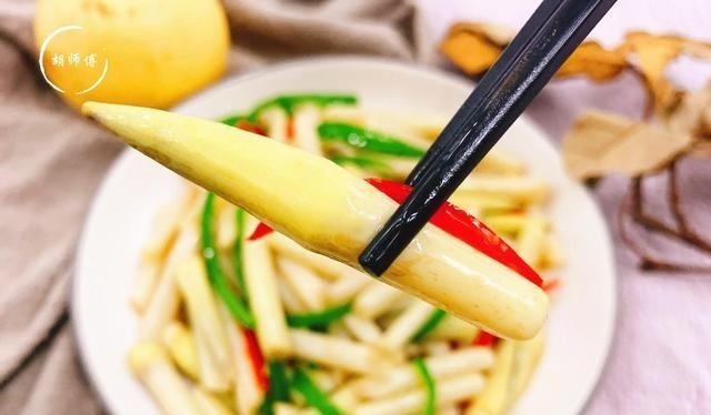 这蔬菜是“清肺高手”，我家一周吃2次，润肺特别好，现在正当季