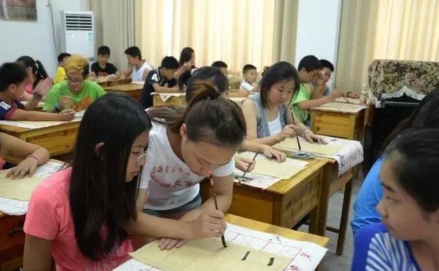 教育机构|补课班受到“严管”后，又一种补课形式兴起，很多家长有苦难言