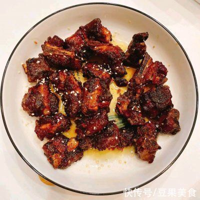 学会这道奶奶家的秘制糖醋排骨，想低调都不行