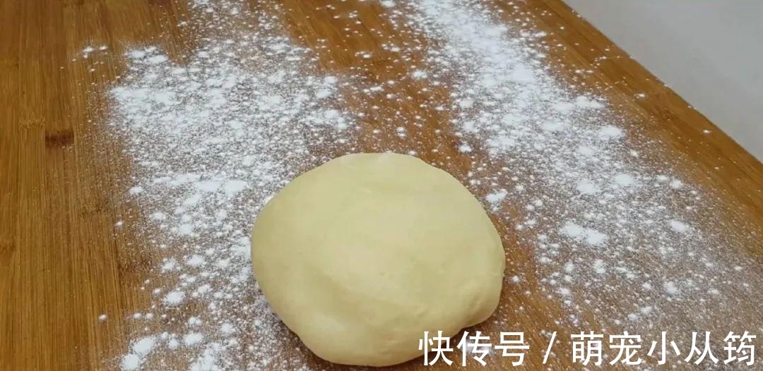 擀杖|面粉这样做才好吃，撒2把芝麻，外皮焦脆又香甜，比面包烧饼好吃