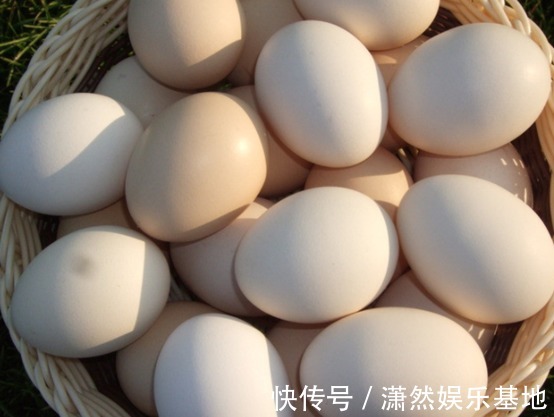 睡眠质量|70岁婆婆摔倒后骨折,营养师建议:常吃2白喝1饮,骨龄年轻20岁