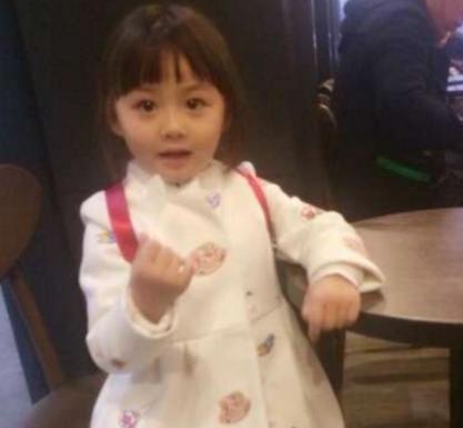 哄孩子|妈妈因出国把5岁女儿送乡下奶奶家,1月后来接娃,表示很意外