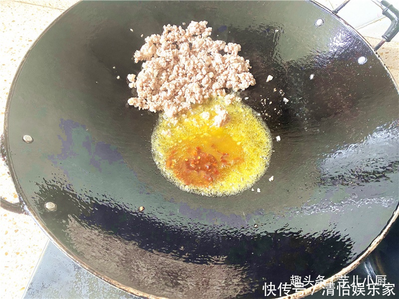 茄子|茄子最好吃的做法,简单快捷,美味下饭,一盘不够吃,少油更健康