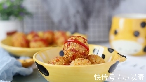 丸子|剩米饭新做法,既是早餐,也是零食,上桌就被抢光,比蛋炒饭好吃
