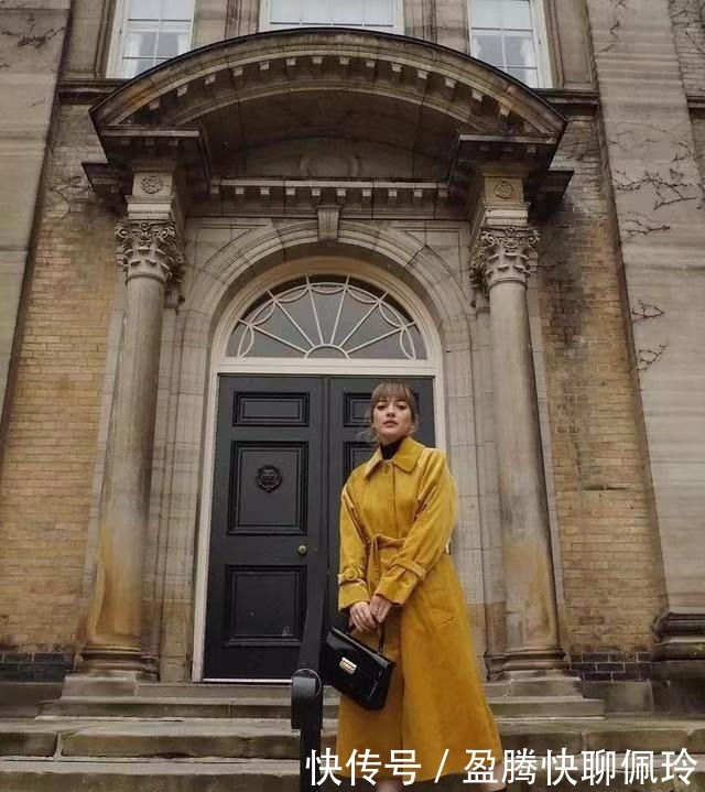 领口设计|冬天别再露脖子了,“烟管领+大衣”才是今年最火的,高级又洋气