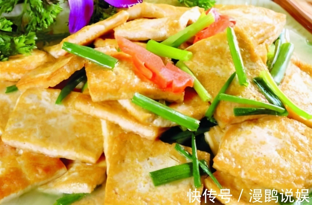 煎豆腐|煎豆腐时，不要直接下油锅，多加这一步，豆腐不碎不粘锅
