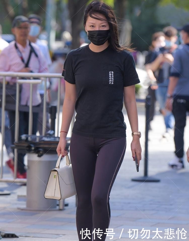 女孩子|女孩子这样穿搭,身材苗条纤细,穿出女人好气质