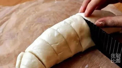三步教你做香蕉饼,外面酥脆里面软糯,大人孩子都爱吃,建议收藏