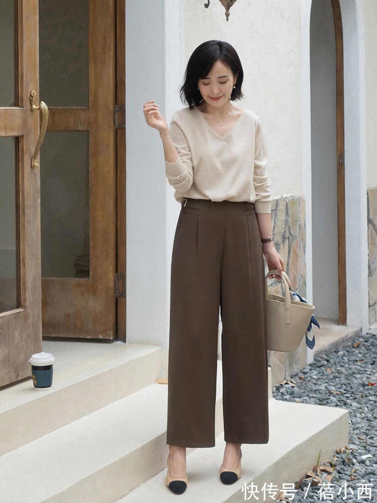 v领|这才是40岁女人衣橱该有的秋季单品,百搭不老气,让你穿出好气质