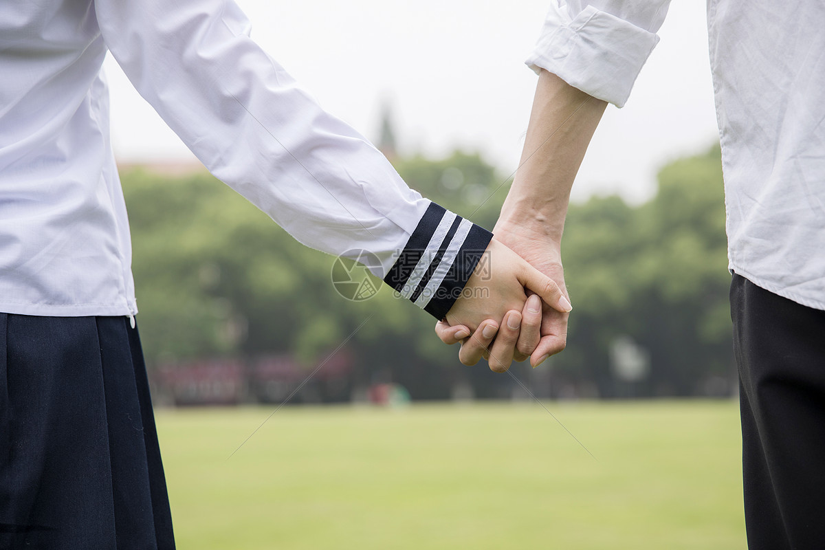 婚闹|山东一新娘婚礼当天被整蛊举杠铃,超过10个每个100元,结局笑喷