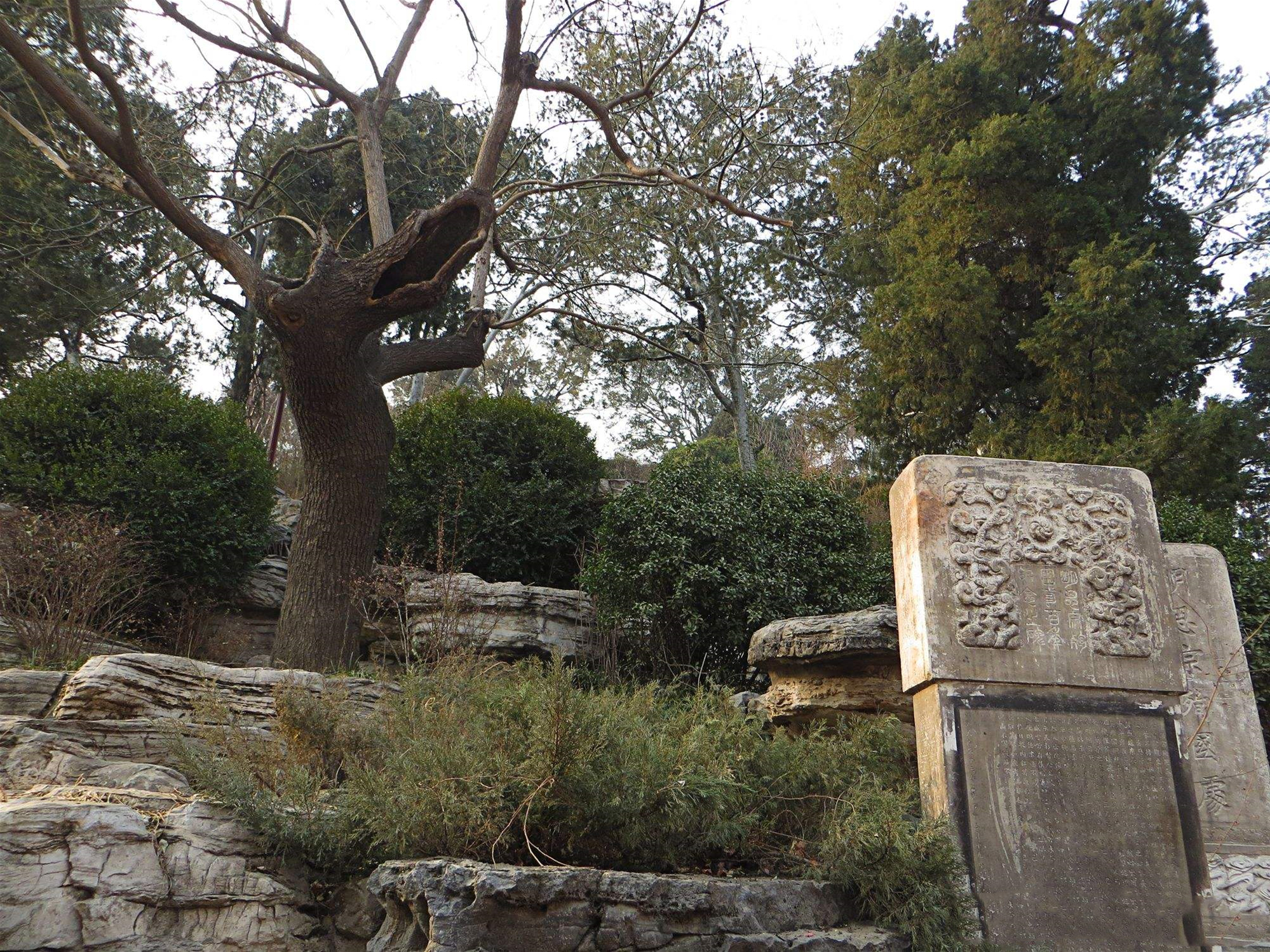 立碑|史上最牛太监跟皇帝埋在一起,顺治、康熙都立碑歌颂他!