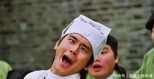 官员要求众才子做对联,此人受尽白眼,说出一对联,众人立马闭嘴!