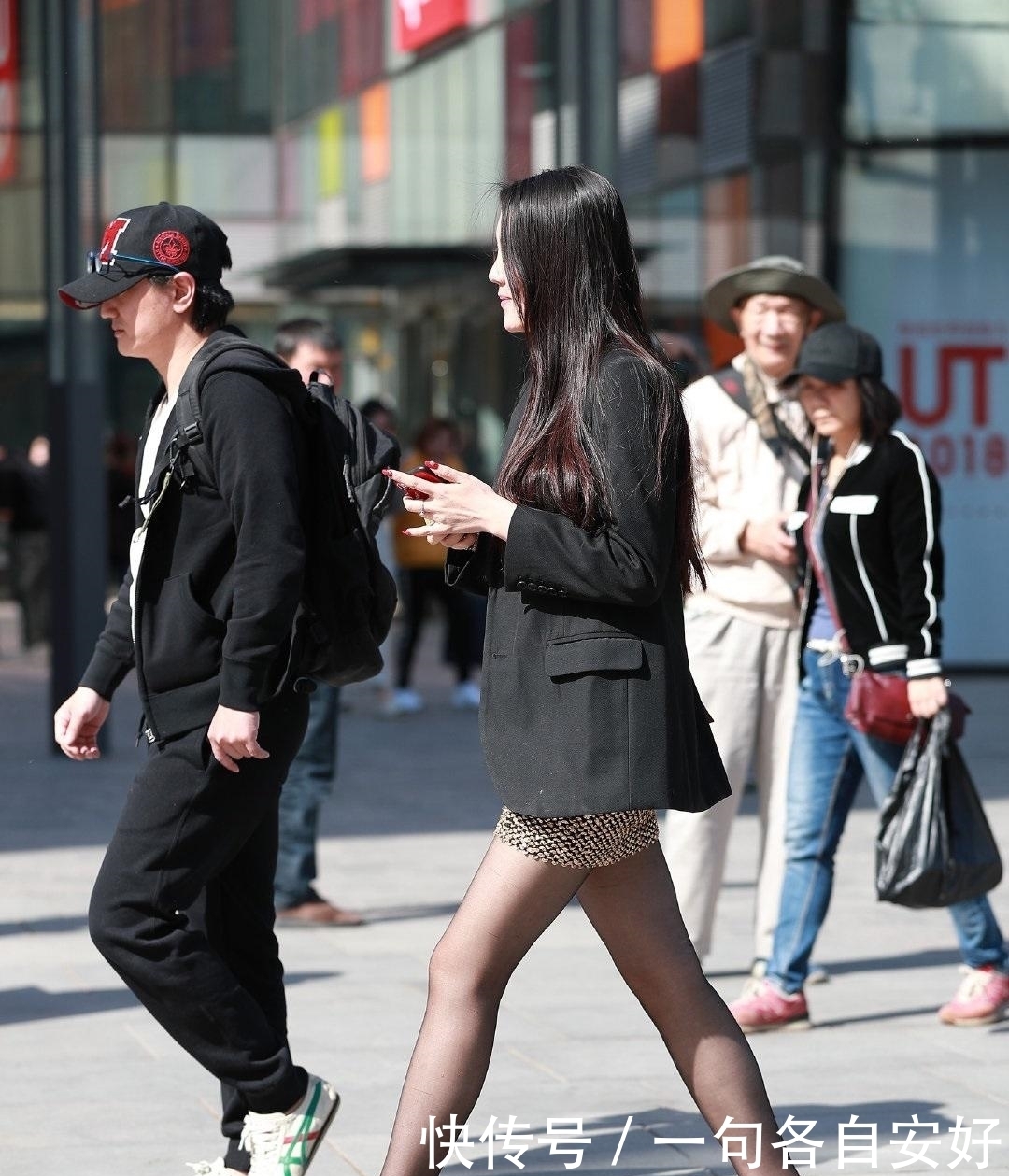  妹子|穿黑色高筒袜的长腿妹子，就是这么会撩