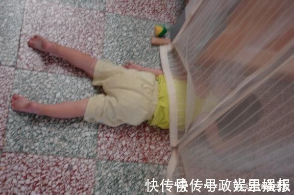宝宝|宝宝意外滚下床,家长一个动作让孩子没了呼吸,很多家长都这么做