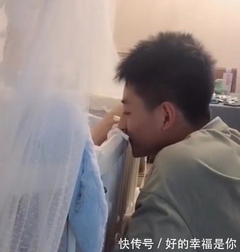 相处|儿子27岁时,妈妈生下二胎,兄弟俩相处的“画风”让网友怀疑人生