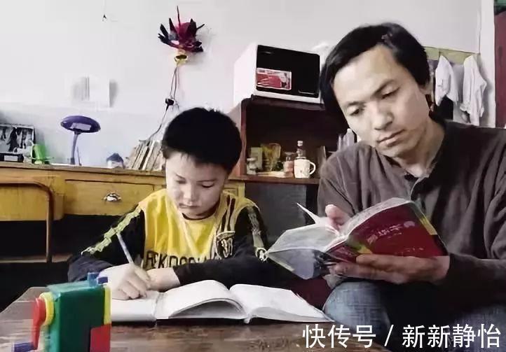 字迹|孩子挨打前后的作业对比图,质量天差地别,网友:棍棒比说教管用