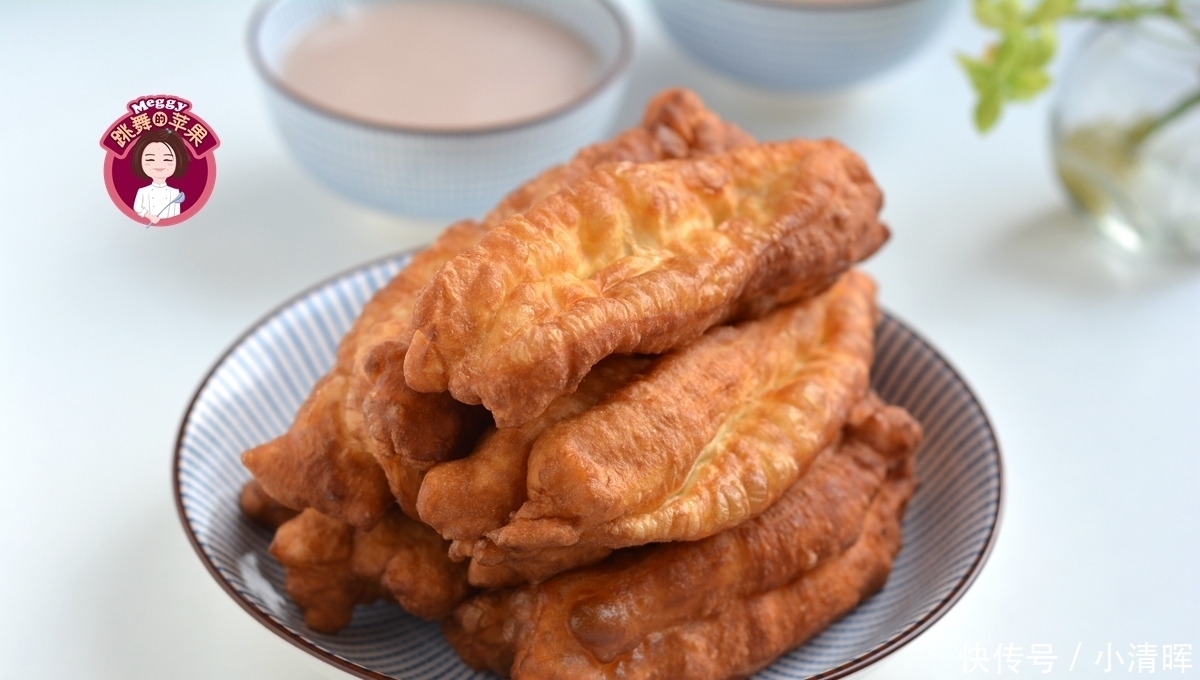 手快|两种方法做出蓬松大油条，手快只要半小时，外酥里嫩太解馋了