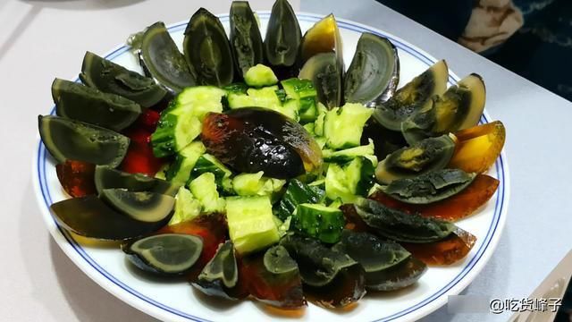 饭店|皮蛋锅里煮一煮，饭店一份68，在家成本只花8元钱，待客倍有面子