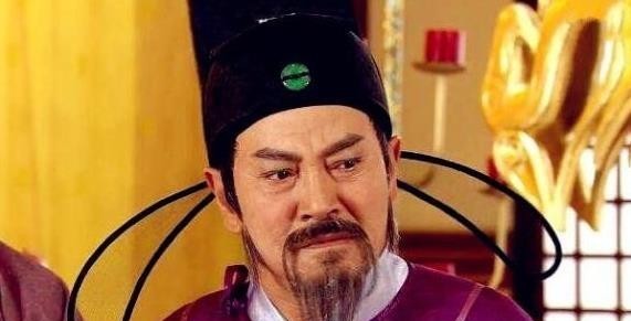 偷偷|皇帝偷偷把宰相衣服烧一个洞,过一年洞还在,立即下令:扒下来!