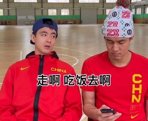 辽宁队|尴尬!赵继伟喊郭艾伦吃饭,他却给对象打电话,继伟:你没有对象