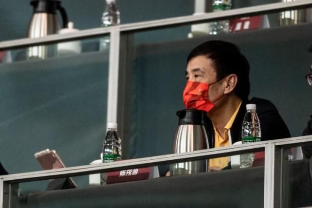 言论|凌晨5点!上海媒体曝出争议言论:中国足球成大笑话,球迷质疑声一片