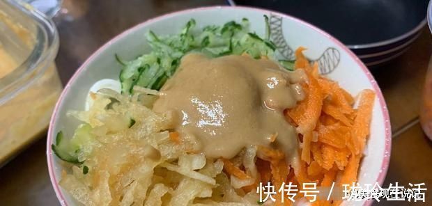香油|芝麻酱如何调稀，用水还是油？老厨子教你这样做，丝滑细腻味道香