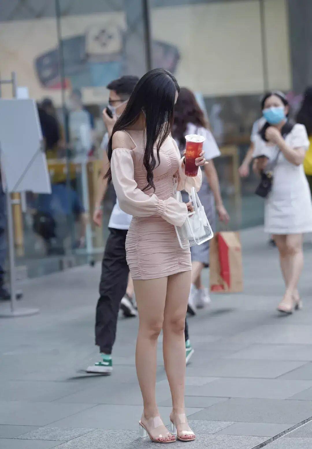 身材|占了便宜还卖乖,“筷子腿”的穿搭游刃有余,还不满意呢?