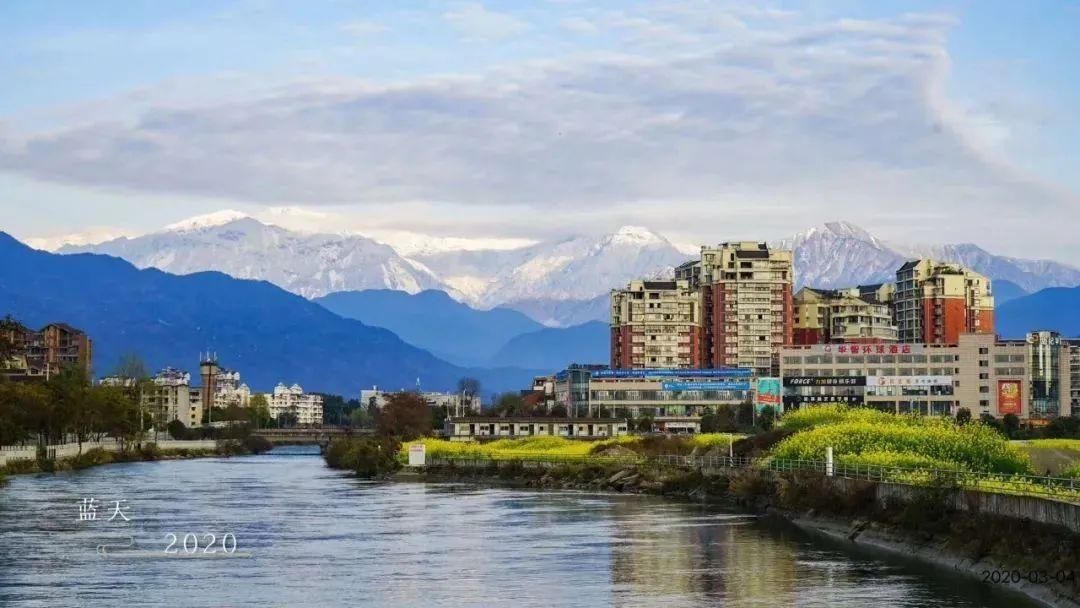 都江堰，住在雪山脚下的美好