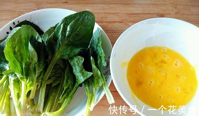 菠菜|超简单的快手早餐，饺子皮馅饼，咸香酥脆，浓郁多汁，超美味！