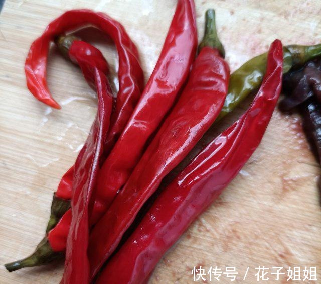 爆炒猪肝|泡椒爆炒猪肝,香嫩可口,美味下饭!