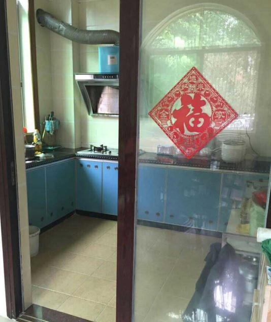 全村|晒晒婆家200万建的小别墅,光餐桌都3万多,是全村最豪华的!