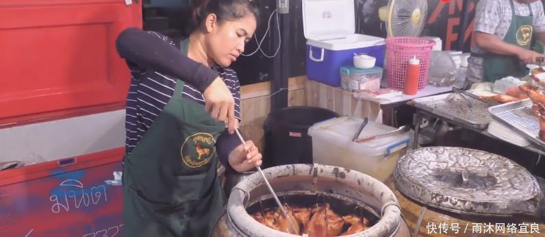 瓦罐|大娘卖“瓦罐烧鸡”,12元一只,半天卖300只,顾客抢也抢不上