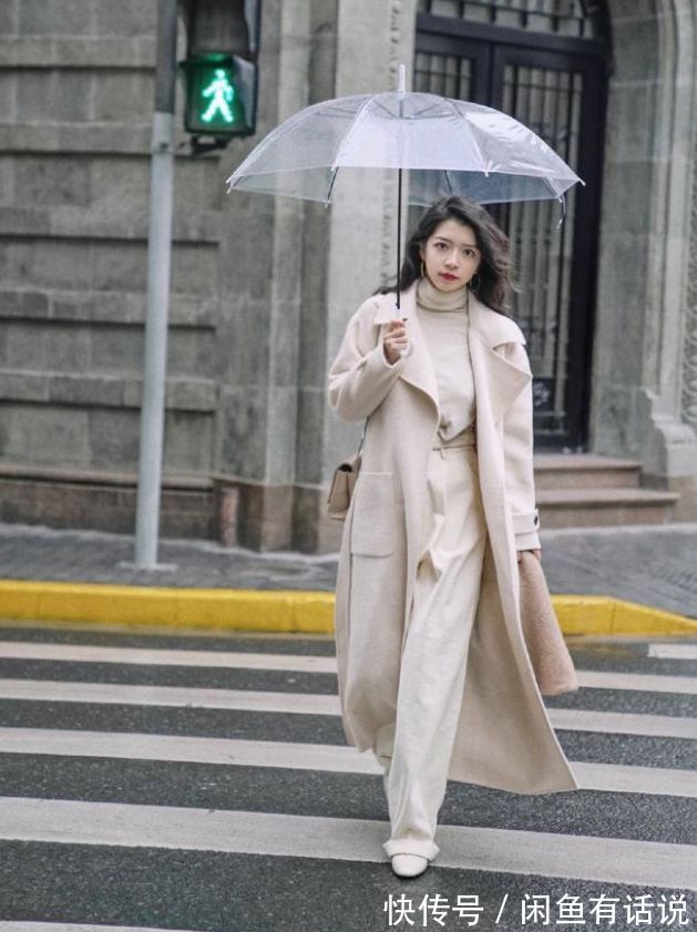 小白裤|三木母女带火了“白裤子”,时髦又上档次,搭配羽绒服大衣都好看