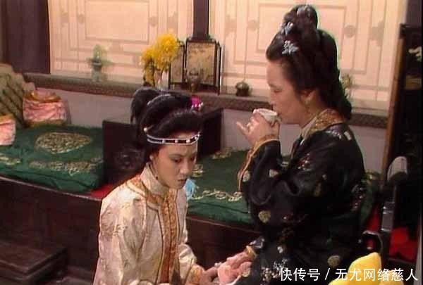 王熙凤|《红楼梦》王夫人扔出一个“绣春囊”,王熙凤吓得连忙下跪