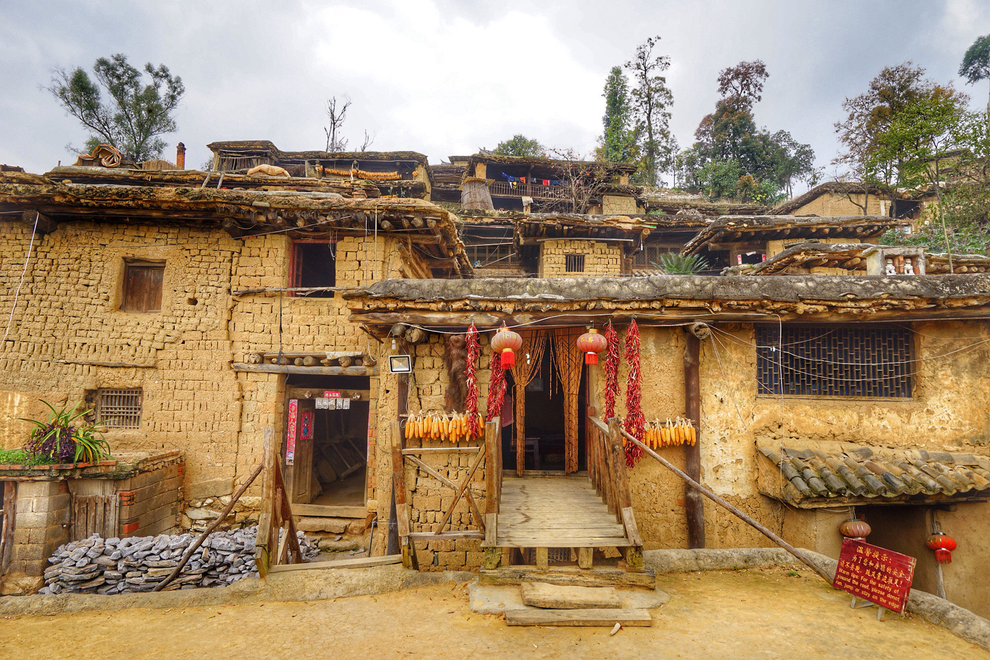 云南城子古村,高低错落的土掌房