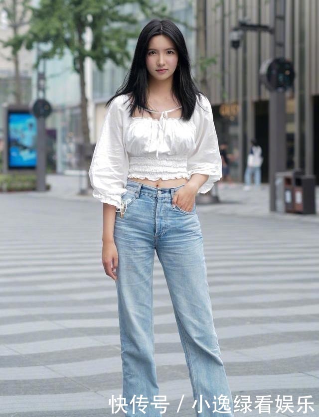 深色V领已过时,今年流行方领+泡泡袖,复古典雅充满高级感