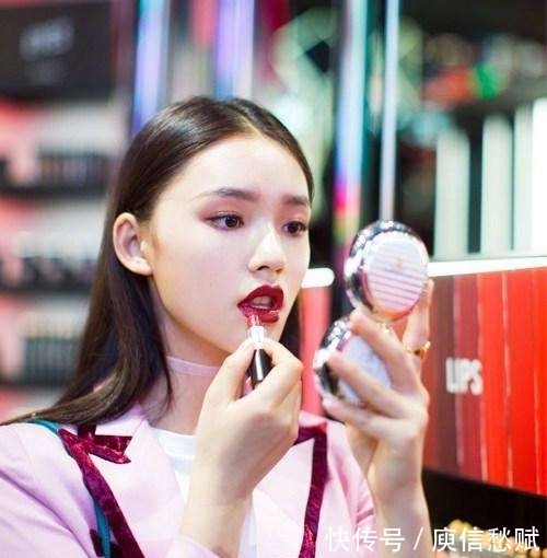 口红 明明是大牌口红却涂出了“地摊货”的效果?多半是犯了这3个错