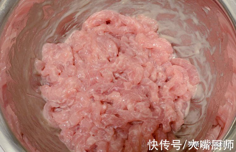 不管肉丝还是肉片，最忌切好就炒！牢记4个步骤，滑嫩可口无腥味