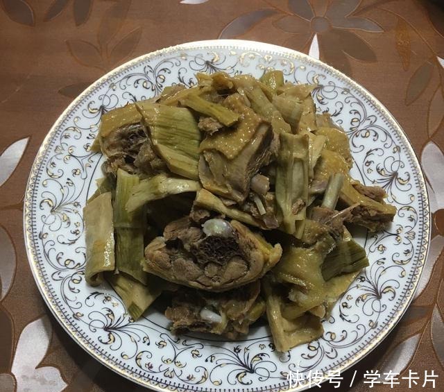 老鸭焖笋,咸香入味,非常的下饭!