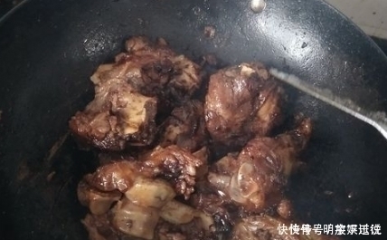 猪骨|猪肉的这个部位要常买,十几元一斤,钙含量极高,老人小孩要常吃