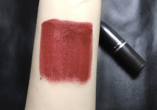 黄黑皮女生，别再跟风这几支口红了！一涂准踩雷，显黑还老气