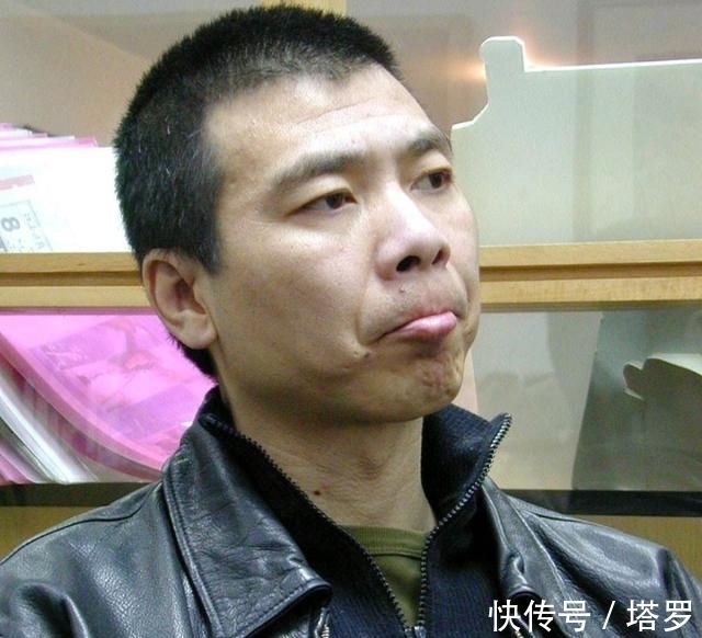 易中天!张国立、冯小刚提议“恢复繁体字”,易中天怒怼:亂竈龜鬱会写吗