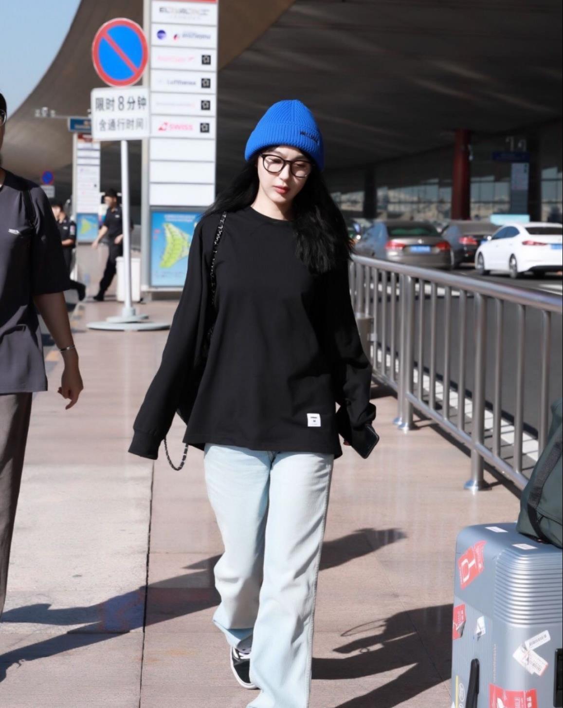 冬季搭配帽子真是门“学问”,女明星都爱帽子款式,精致又显脸小