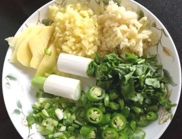 切成|这样做鱼,我们家隔三差五吃一次,永远也吃不腻